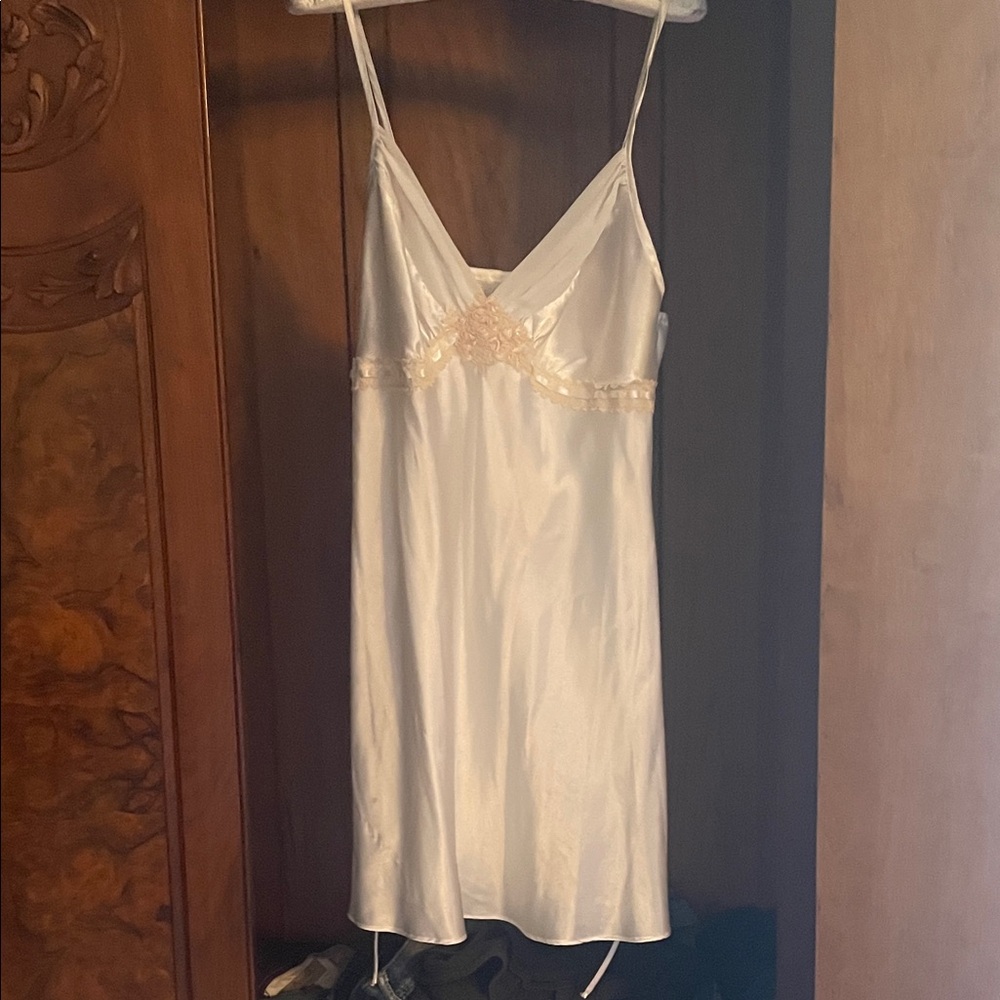 George White Satin Slio Lace Trim